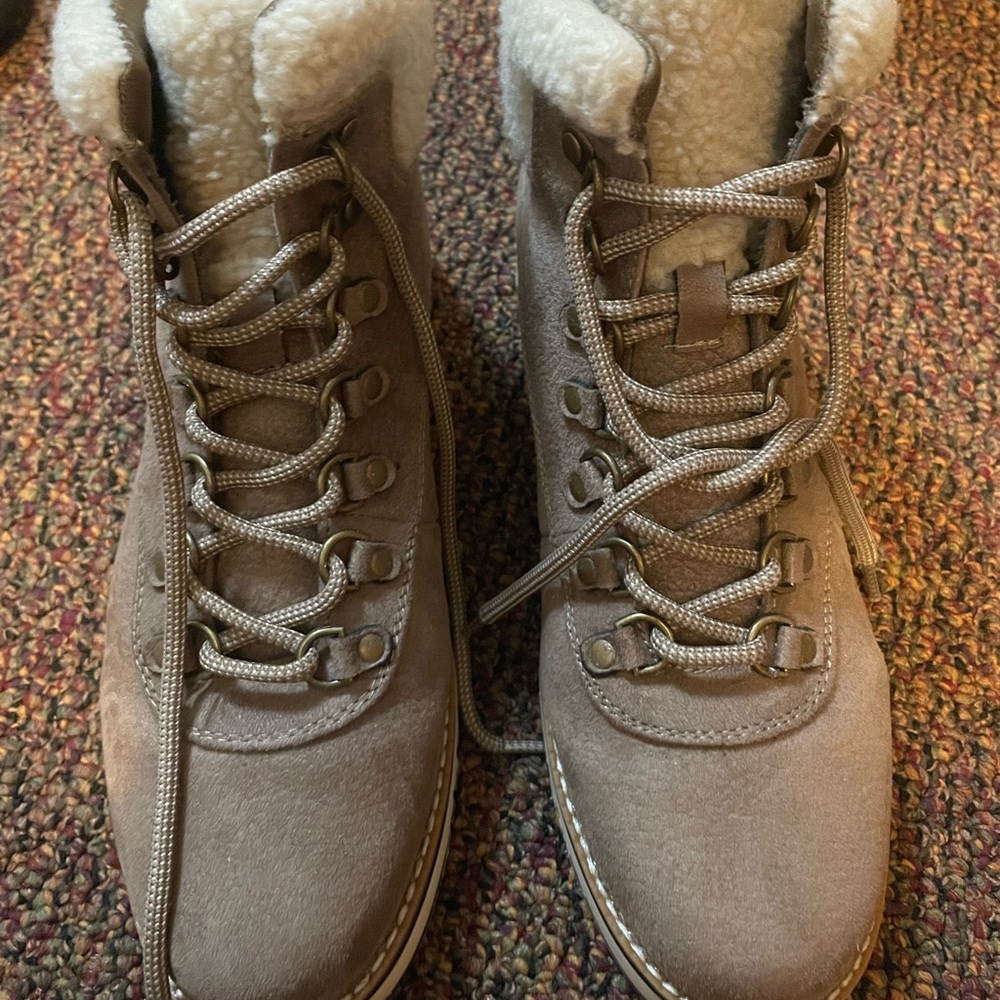 White Mountain Hiker Boots Beige - NWOT